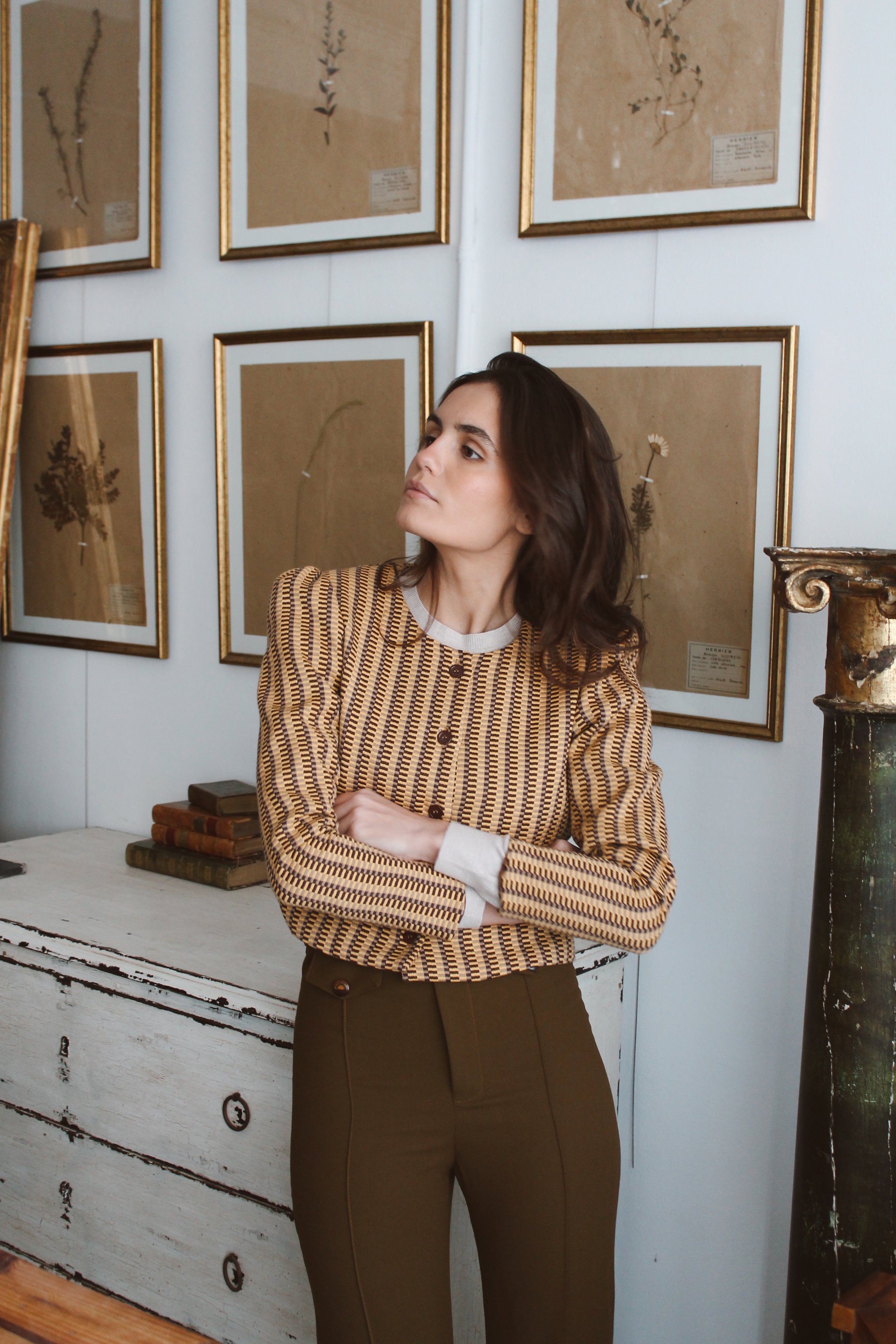 CHAQUETA ESTRUCTURADA GEOMÉTRICA MOSTAZA