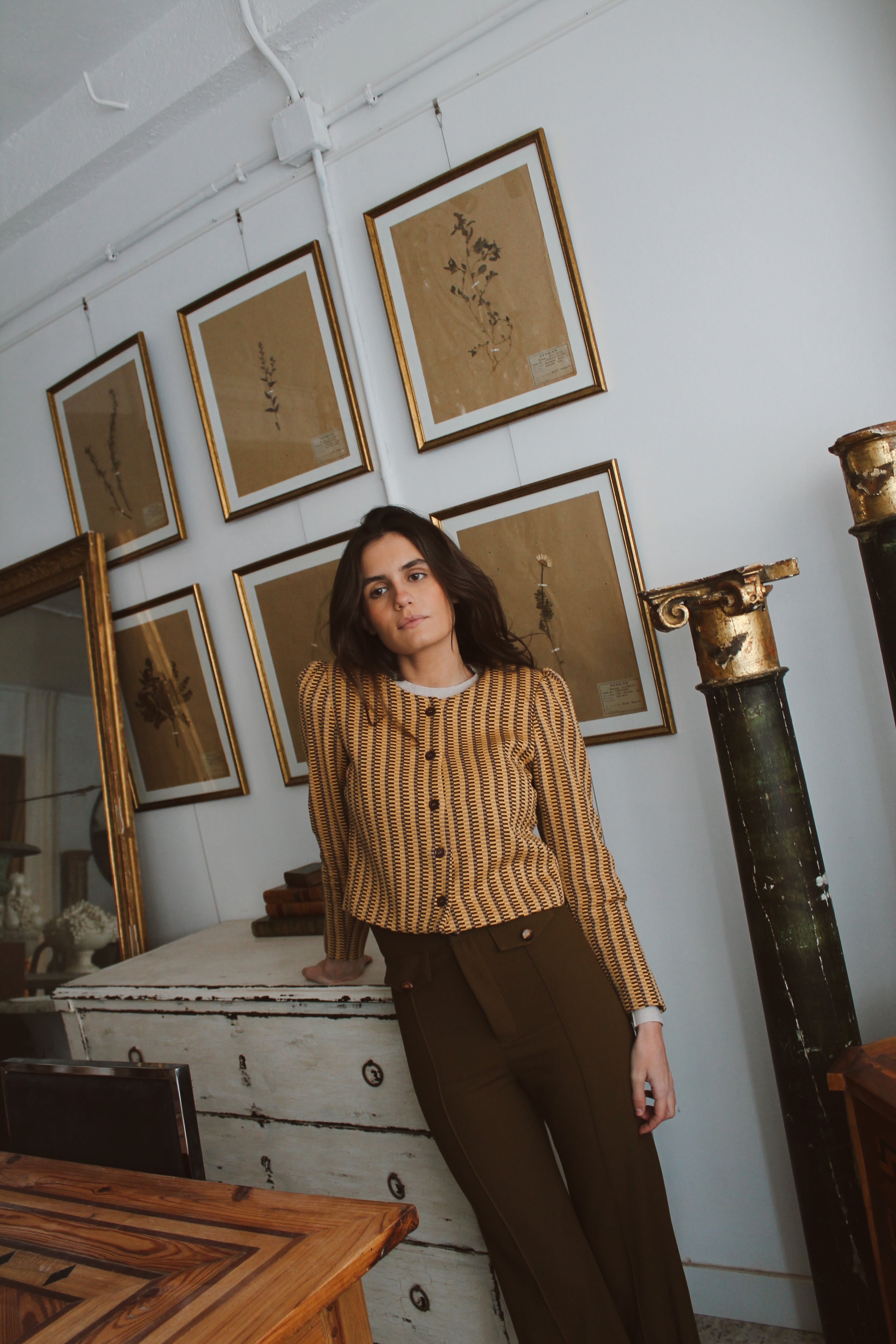 CHAQUETA ESTRUCTURADA GEOMÉTRICA MOSTAZA